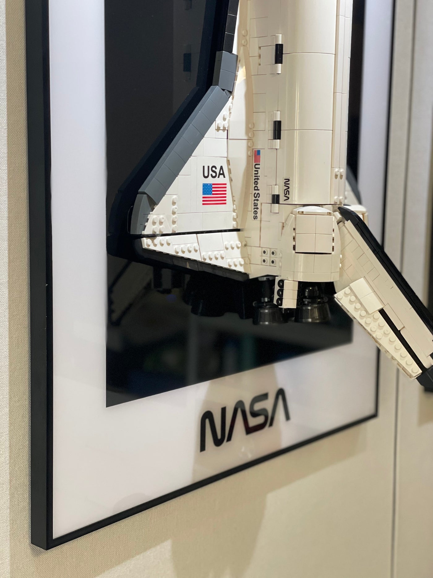 lego-Wall Display Frame for Lego NASA Space Shuttle Discovery 10283-collectors-uk